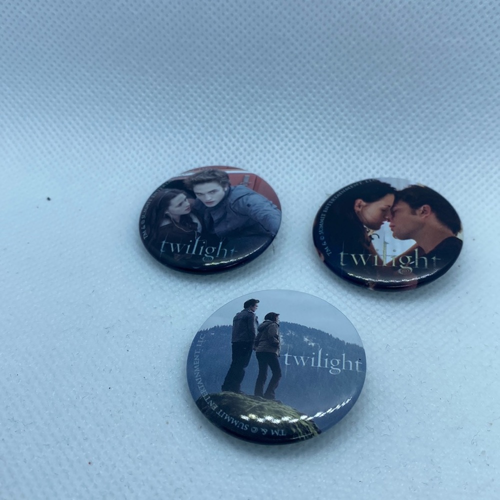 Set of 3 Twilight pins for Twihards Fanpires Twilighter Fandom great condition